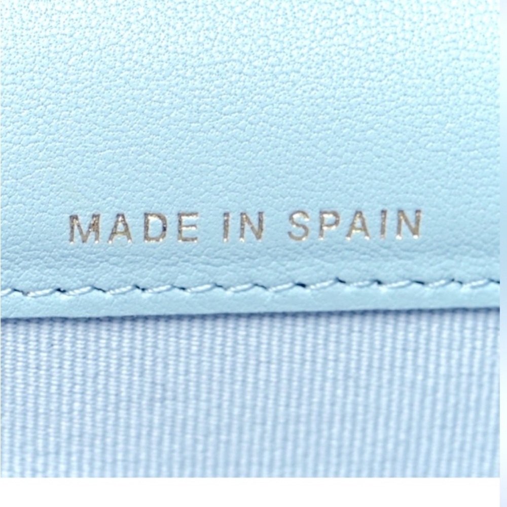 CHANEL 19 Coin Flap Wallet 
in Blue Quilted Lambskin - Authentic - Picture 3 of 9
